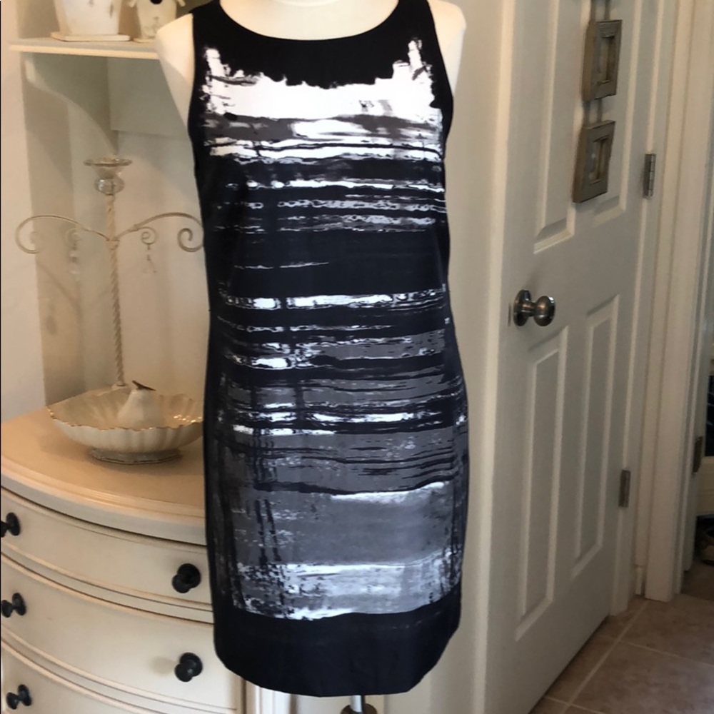 THE LIMITED SZ 6 BLACK AND WHITE SLEEVELESS DRESS